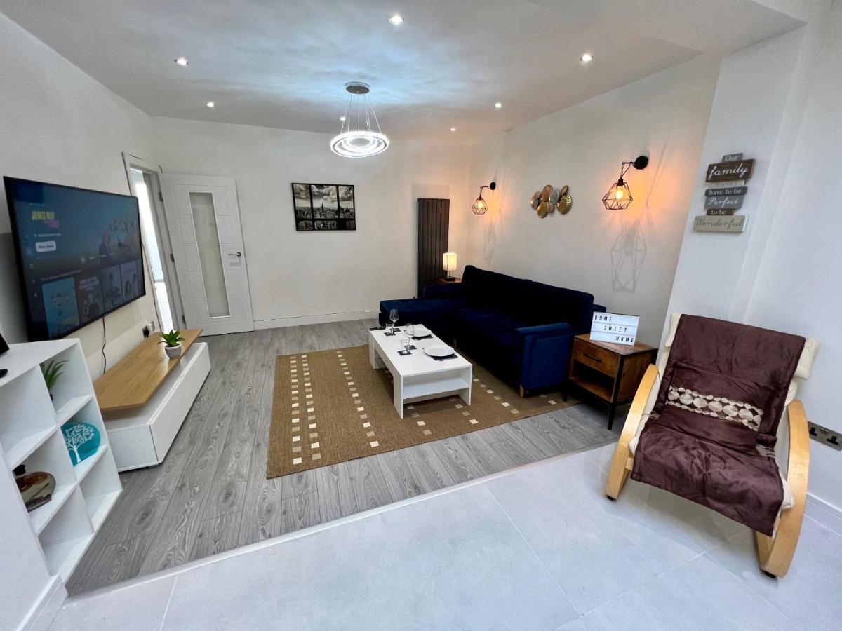 הוילה לונדון Wembley Stadium 5 Star Brand New Luxury Sleeps 14 With Parking מראה חיצוני תמונה