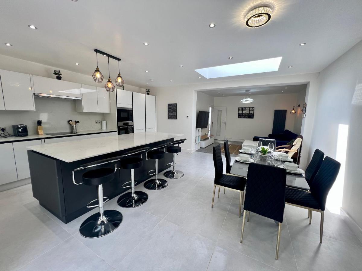 הוילה לונדון Wembley Stadium 5 Star Brand New Luxury Sleeps 14 With Parking מראה חיצוני תמונה