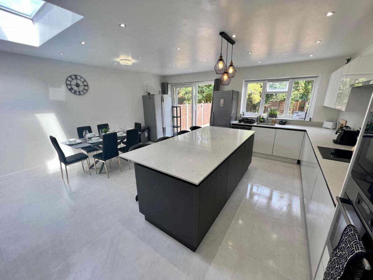 הוילה לונדון Wembley Stadium 5 Star Brand New Luxury Sleeps 14 With Parking מראה חיצוני תמונה