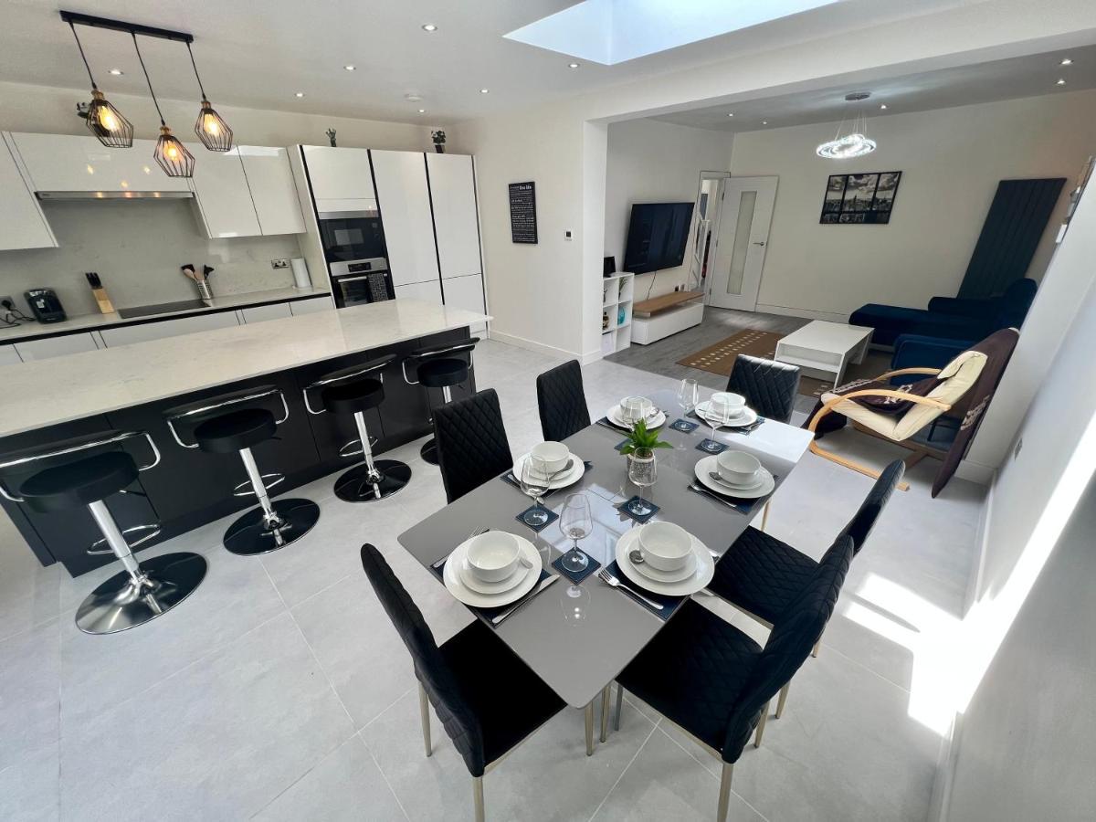 הוילה לונדון Wembley Stadium 5 Star Brand New Luxury Sleeps 14 With Parking מראה חיצוני תמונה