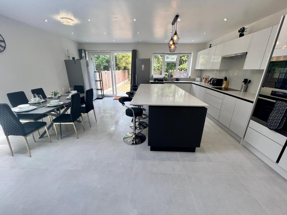 הוילה לונדון Wembley Stadium 5 Star Brand New Luxury Sleeps 14 With Parking מראה חיצוני תמונה
