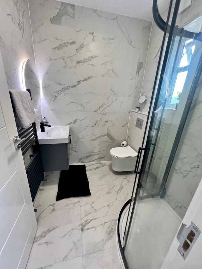 הוילה לונדון Wembley Stadium 5 Star Brand New Luxury Sleeps 14 With Parking מראה חיצוני תמונה