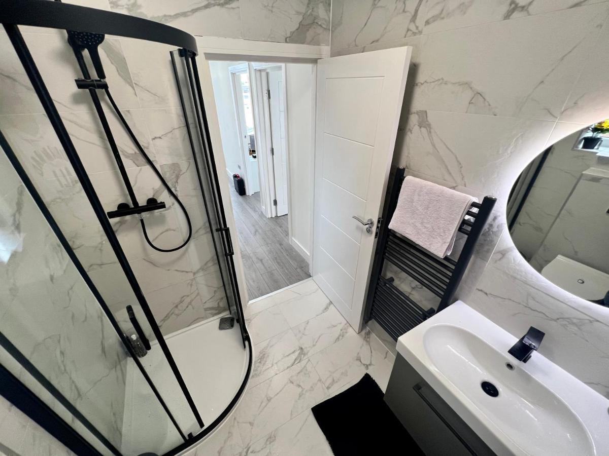 הוילה לונדון Wembley Stadium 5 Star Brand New Luxury Sleeps 14 With Parking מראה חיצוני תמונה