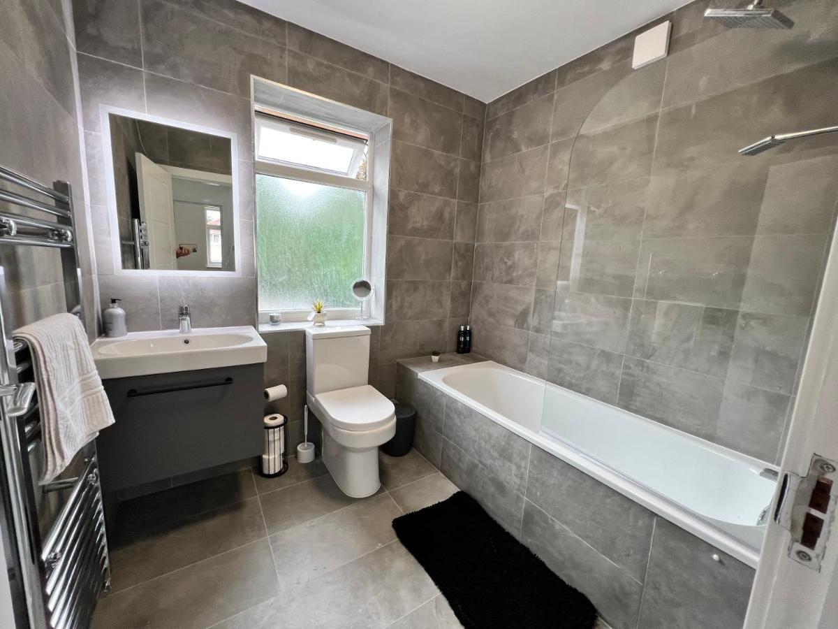 הוילה לונדון Wembley Stadium 5 Star Brand New Luxury Sleeps 14 With Parking מראה חיצוני תמונה